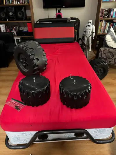Amazing car bed with mattress. Everything is in great shape and the wheels attach to the sides.