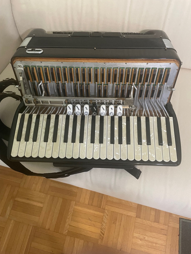 Accordion for sale GIULiETTi in Pianos & Keyboards in City of Toronto - Image 2