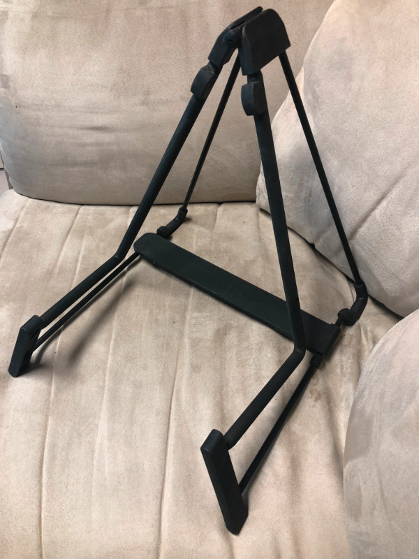 SUPPORT À GUITARE PLIABLE ET AJUSTABLE | GUITAR STAND FOLDABLE dans Guitares  à Ville de Montréal