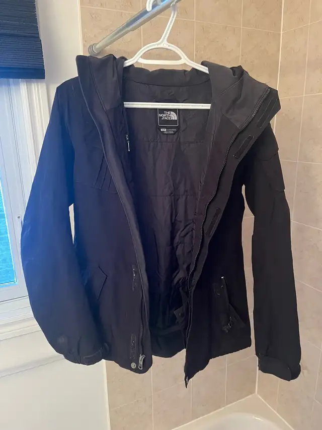 The North Face Winter Jacket in Women's - Tops & Outerwear in Kitchener / Waterloo - Image 4