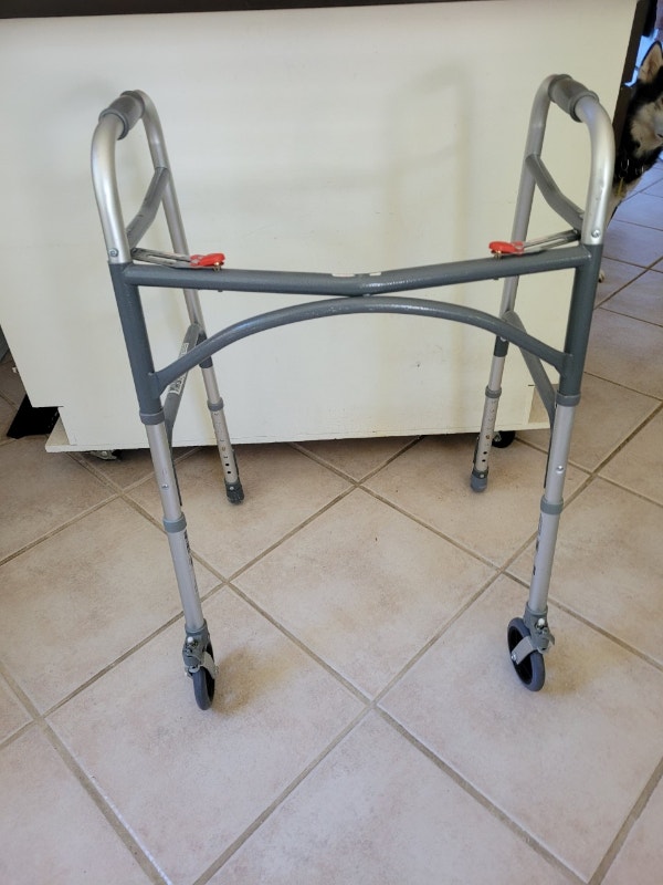 Aluminum 2 Wheel Walker / Heavy Duty / Extra Wide / New Commode