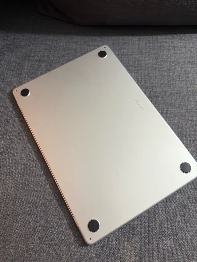 Brand New 2025 15” M4 MacBook Air 24/512GB Starlight63013092090115122