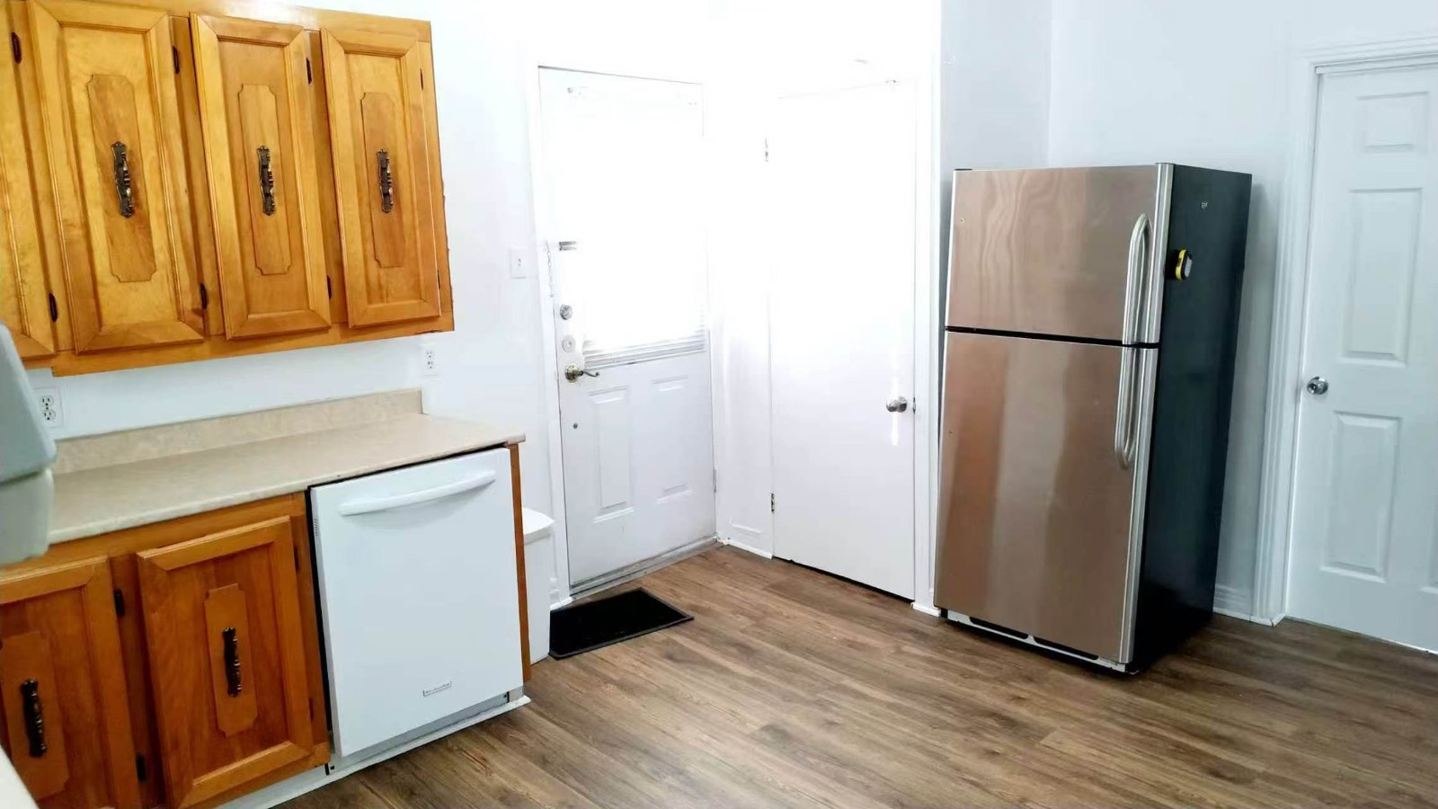 4.5in duplex detache,2min metro cartier,3parking,4eletromenagees — photo 3