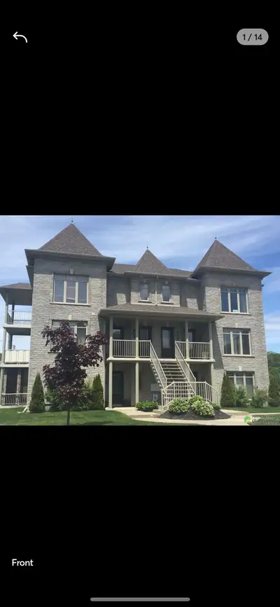 Condo de deux chambres à vendre. Situé à St-Romuald, près de tout les services(costco, épiceries, éc...