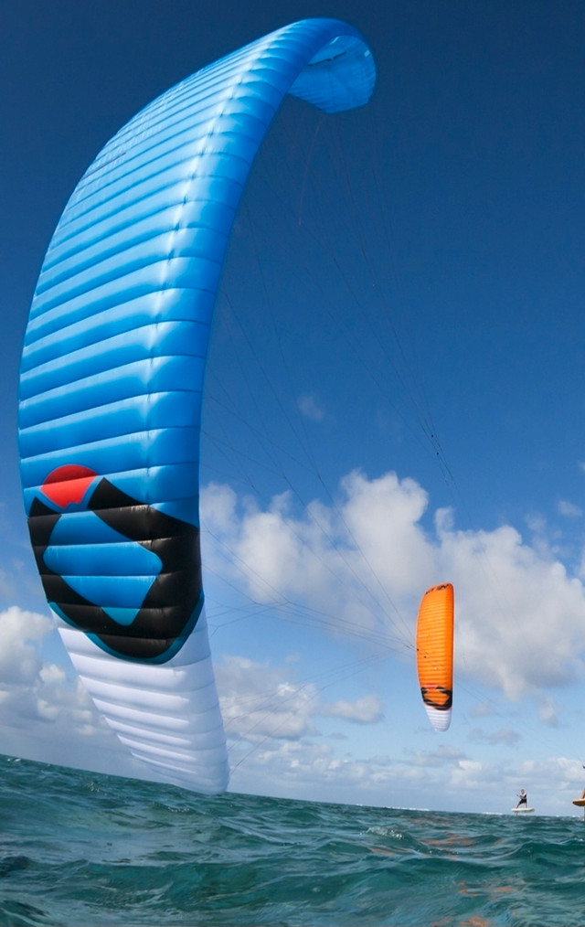 Ozone R1V2 9m foil kite in Water Sports in City of Toronto