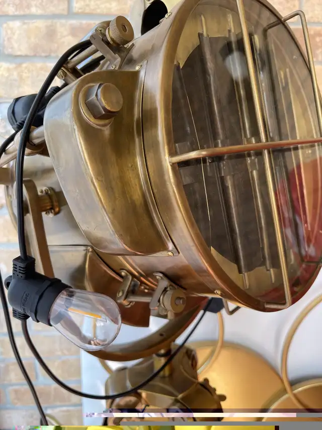 accent Brass Floor lamps in Indoor Lighting & Fans in Markham / York Region - Image 6