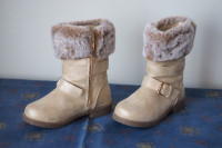 Bottes taille 9 Pour 2-3 ans For 2-3 y.o. Boots. Size 9.