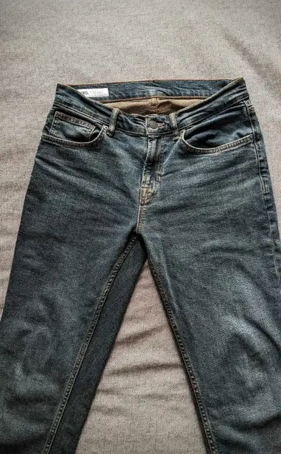 Zara jeans, men's size 31 waist, slim fit, some stretch. Only worn a few times, just a bit too small...