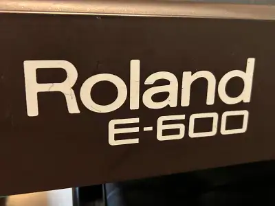 Vintage Roland E-600 Intelligent Keyboard with carrying case!, View more