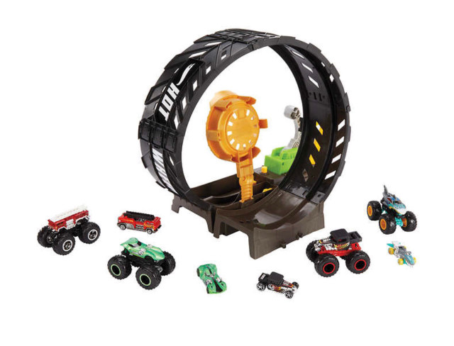 Hot Wheels Monster Trucks vs Hot Wheels Race Cars! in Toys & Games in Markham / York Region - Image 3
