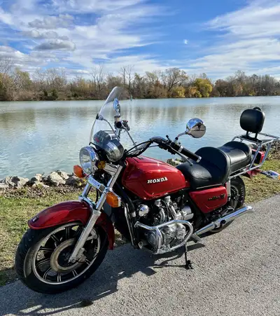 1983 Goldwing that has had only 3 owners . 93,000 km. Fully restored featuring: custom paint and det...