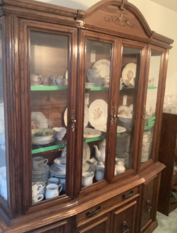 Gorgeous Wood China Cabinet in Hutches & Display Cabinets in Kingston - Image 2