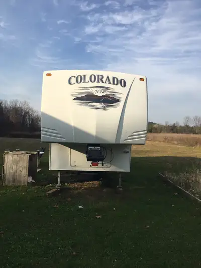 2007 31RL Dutchmen Colorado fifth wheel 31 ft. for sale. Roof, fridge, microwave and central vac all...