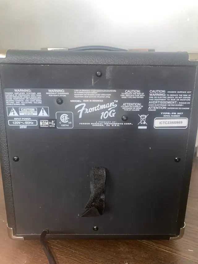 Squier Frontman 10G Electric Guitar Amp in Amps & Pedals in City of Halifax - Image 3