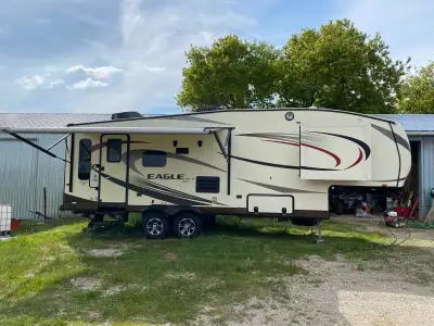 Jayco Model 26.5 RLS, Rear Living Area with 2 Chairs, Pull Out Sofa, Table with 4 Chairs, 32" TV, Ra...