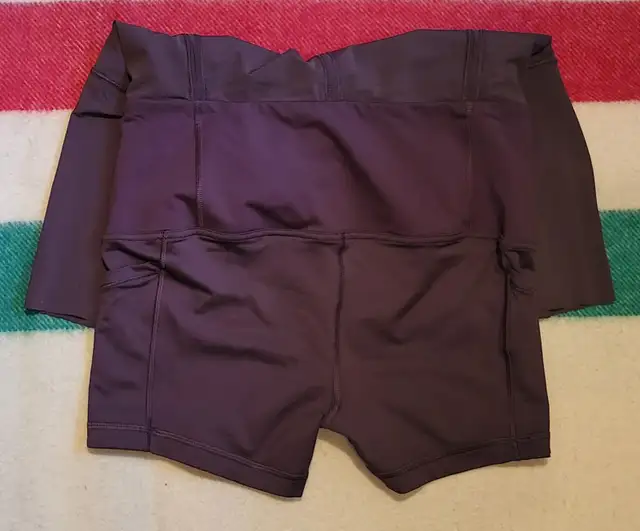 LULULEMON LOST IN PACE SKIRT 13" BLACK CURRANT SIZE 6 in Women's - Bottoms in City of Toronto - Image 10