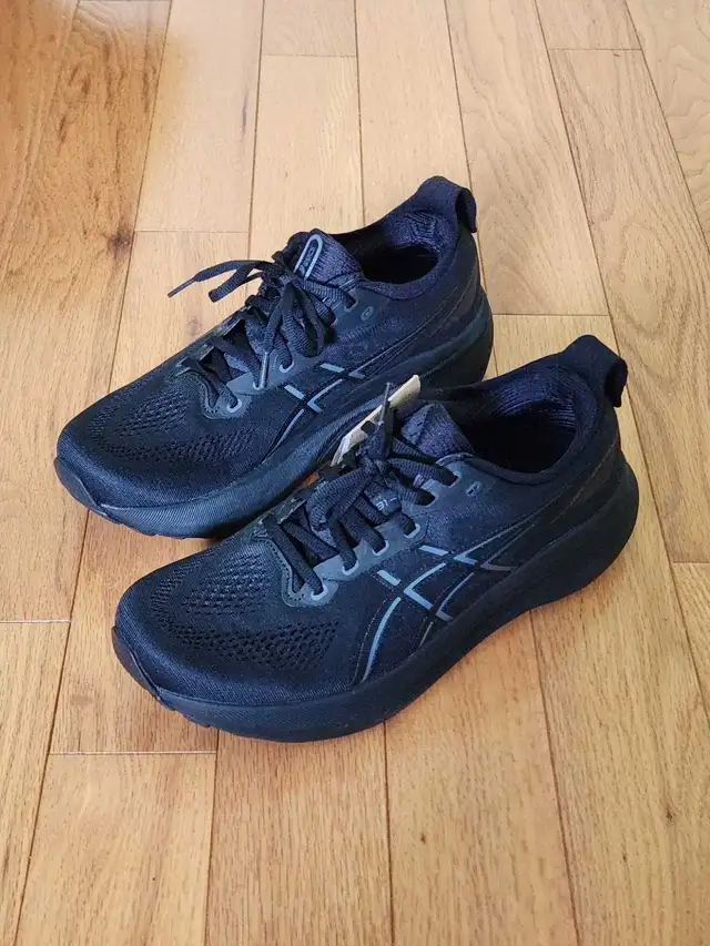 BNWT Asics gel kayano 31, Triple black, men's size 9.5 in Men's Shoes in Markham / York Region - Image 3