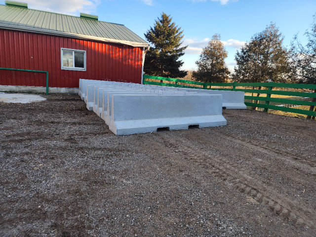 Concrete Jersey Style Barriers in Other Business & Industrial in Kitchener / Waterloo - Image 4