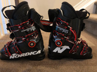 Nordica Dobermann kids racing boots. 22.5