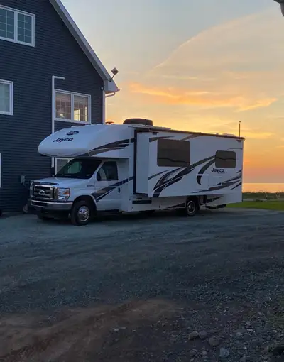 For sale Jayco 26M 2022 It has only 19,365 miles. There is a 25,000 klm, or 36 month bumper to bumpe...