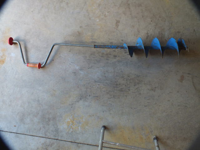 Used Ice Auger in Fishing, Camping & Outdoors in Cranbrook - Image 4