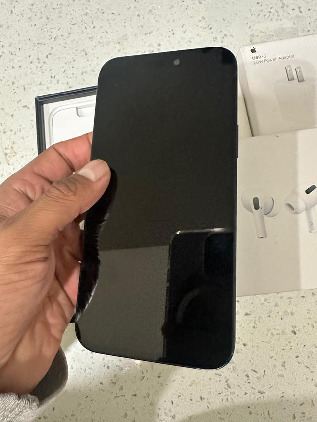 iPhone 15 Plus 128gb **Airpods/Charger Set/Delivery** in Cell Phones in Mississauga / Peel Region - Image 5