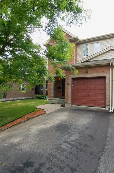 Beautiful 4bedroom house in a quiet neighbourhood in Orleans