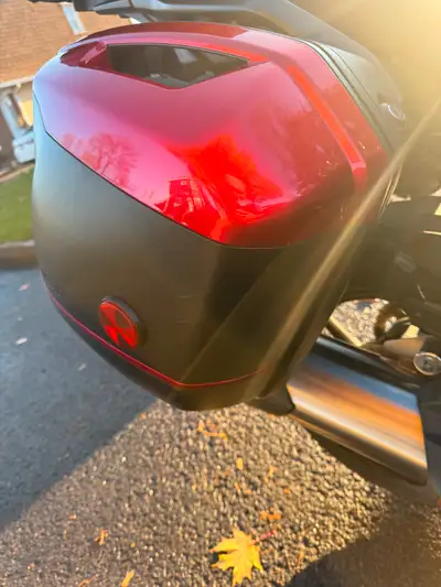 Versys 1000 2018 À vendre Couleur rouge Candy 27 000 kilomètres au compteur +ou- Moto confortable à...