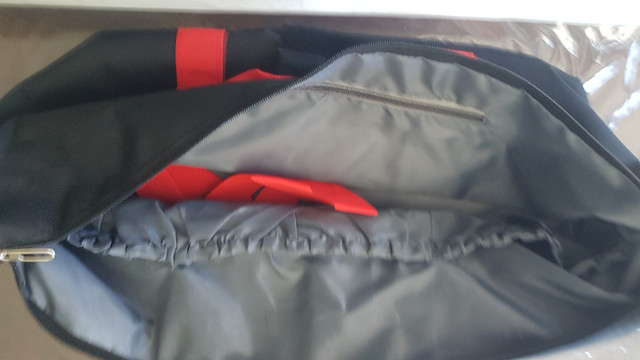 New - Teamsters Union Duffle Bag with 3 Zippered Compartments in Other in Oshawa / Durham Region - Image 3