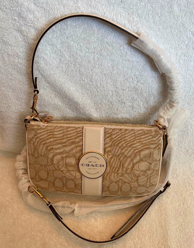 Coach Crossbody Bag Brand NewWith Tags in Women's - Bags & Wallets in City of Toronto