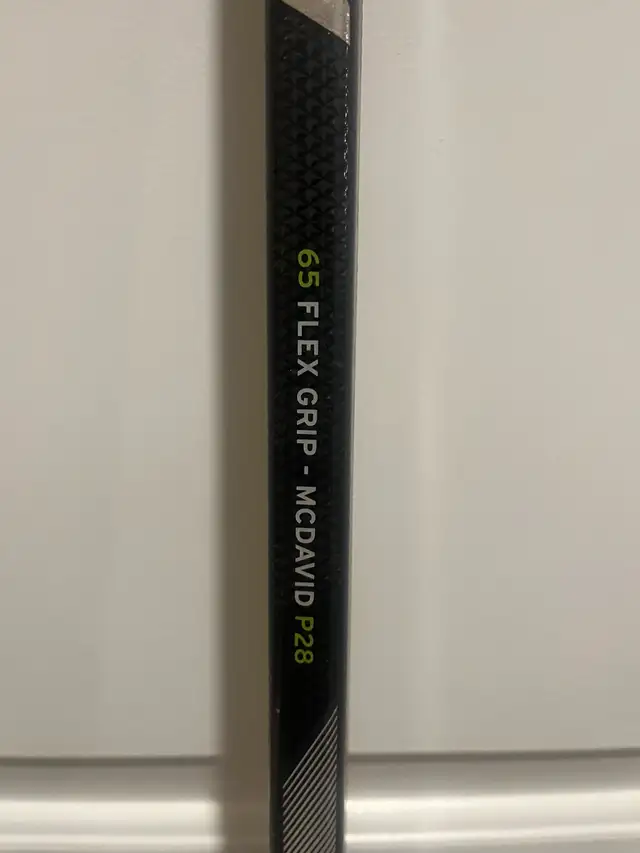 CCM Ribcore Pro Hockey Stick in Hockey in Markham / York Region - Image 2