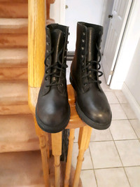 Rockport Ladies 7" Leather boots Size 8