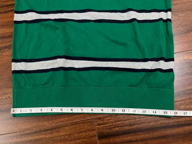 Gap men’s XS crewneck sweater, cotton, green striped  in Men's in Oshawa / Durham Region - Image 5