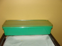 Tupperware de couleur vert, rectangulaire