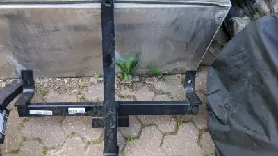1 class 2 hitch 1 3/4" with labels and part numbers in the picture. 125$