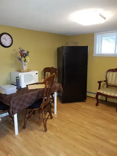 Room for rent in east saint john,minutes from irving refinery,NBCC. Clean bright ,Queen bed,private...