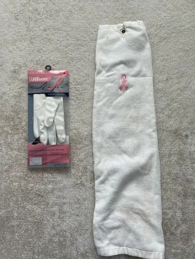 Wilson ladies golf glove and towel in Golf in Oakville / Halton Region - Image 2