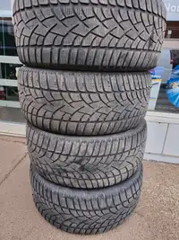 265 40 r20 Dunlop hiver 4 pneus pour 120 $
