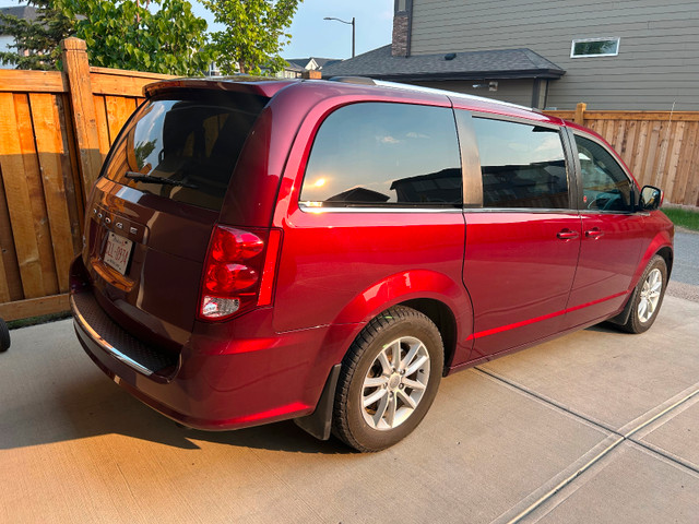 2020 Dodge Caravan SXT Premium Plus FWD in Cars & Trucks in Edmonton - Image 2