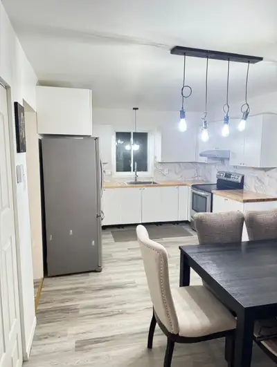 Splendide 5 ½ entièrement rénové à Saint-Romuald – Disponible immédiatement ! Découvrez un logement...