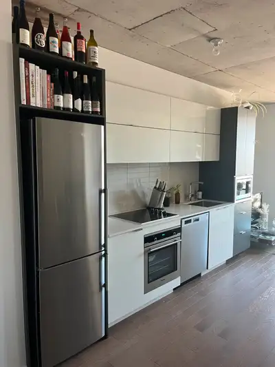 FURNISHED CONDO - GRIFFINTOWN - $1,900 / month (12-month lease) Bright 1 bedroom on the 8th floor, f...