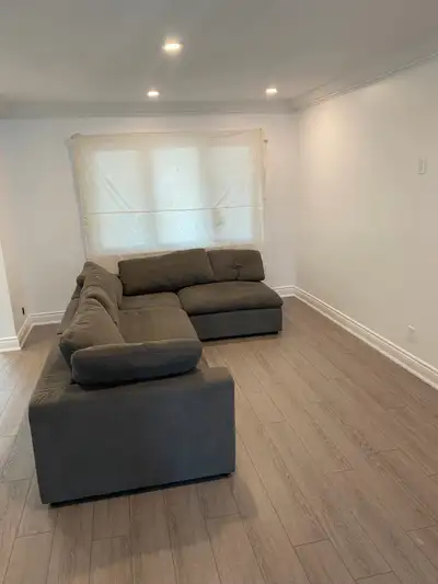 Stuctube 5 piece sectional couch. Does not include ottoman. Used but in good condition. Non smoker....