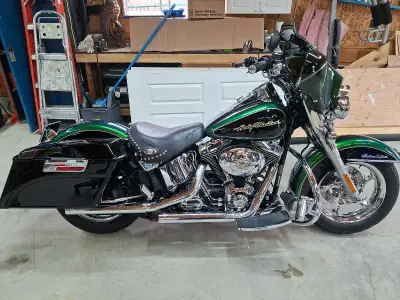 2006 H.D. Heritage Softail Classic, 85,725 km... Bike has been meticulously maintained,in excellent...