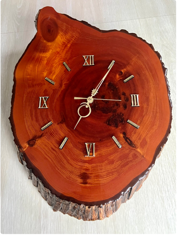 VTG Solid Wood Slab Wall Clock Handmade Gold Roman Numerals in Home Décor & Accents in Gatineau - Image 3