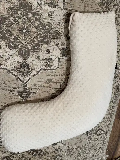 Boomerang nursing pillow In good shape Cover is intact and pillow is in good condition (no stains) W...