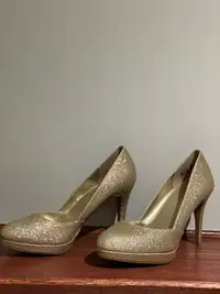 Gold glitter heels BRAND NEW - Size 9