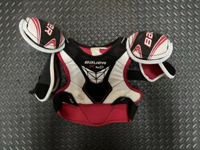 Junior medium Bauer X60 shoulder pads Smoke free pet free home