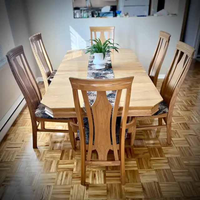 Set de cuisine en bois massif Poitras in Dining Tables & Sets in Longueuil / South Shore - Image 3