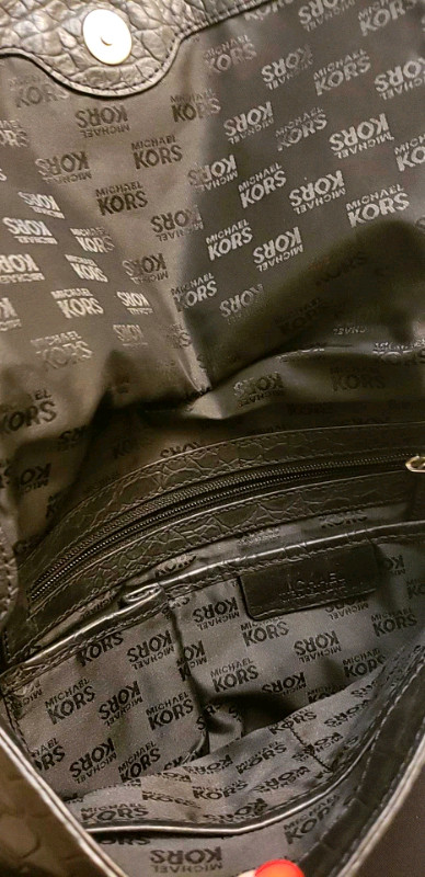 Authentic Michael kors leather crossbody purse  dans Autre  à Laval/Rive Nord - Image 3