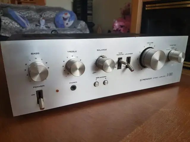 Pioneer SA-5500 II Vintage Stereo Integrated Amplifier for sale in Stereo Systems & Home Theatre in Markham / York Region - Image 5